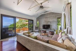 Blue View Amazing 3-Bedroom, Sea View Villa,